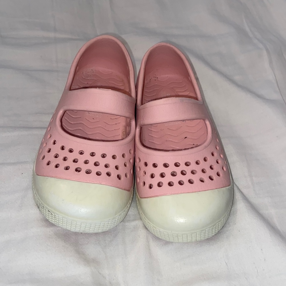 Old navy Mary Jane perforated shoes 7